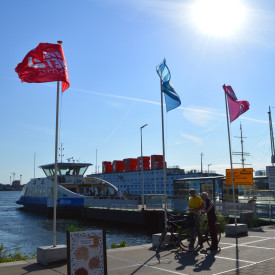 over_het_IJ_festival_faehre_pontje_botel