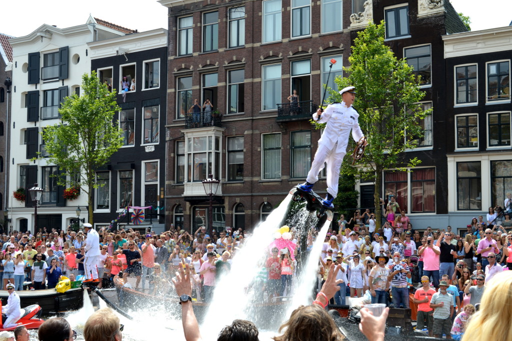 Gay Pride Amsterdam: die Kanal-Parade 2015 in Bildern
